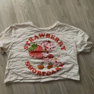 strawberry shortcake xs cropped tee